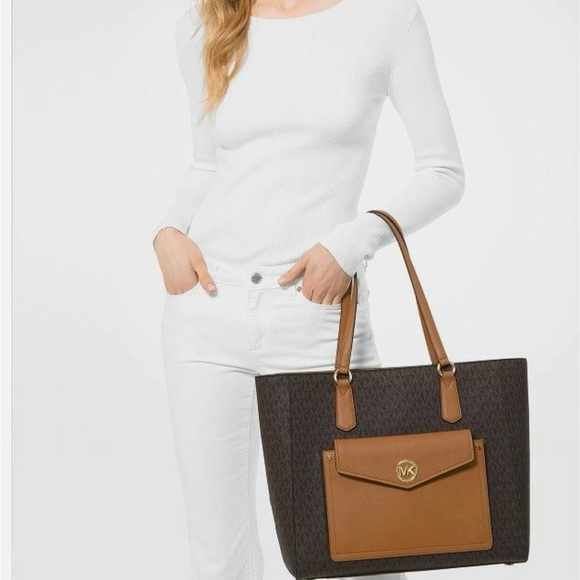 Michael Kors Joey Medium Flap Pocket Tote - Picture 4 of 5